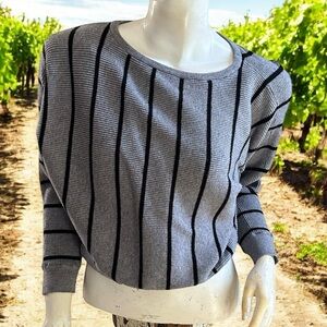 ❄️ 50% off winter Carmen Marc Valvo  gray ribbed pinstripe crew neck sweater M